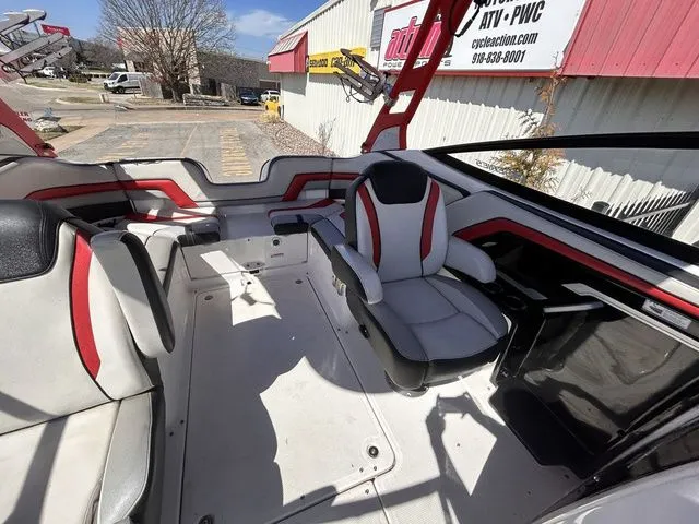 Slide: The Image of Yamaha 242X E-Series 2018 - 22