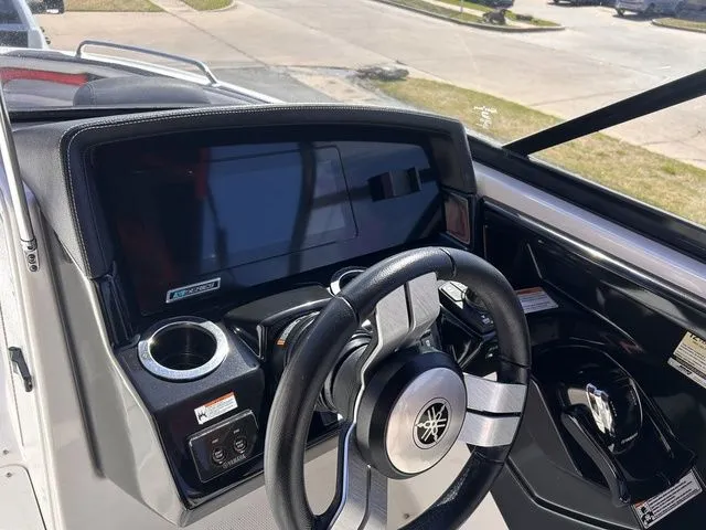 Slide: The Image of Yamaha 242X E-Series 2018 - 25