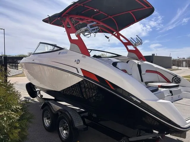 Slide: The Image of Yamaha 242X E-Series 2018 - 8