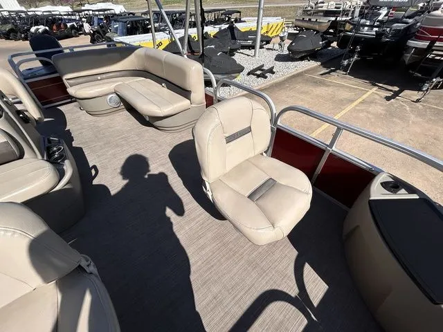 Slide: The Image of Sun Tracker Bass Buggy 18 DLX 2020 - 11