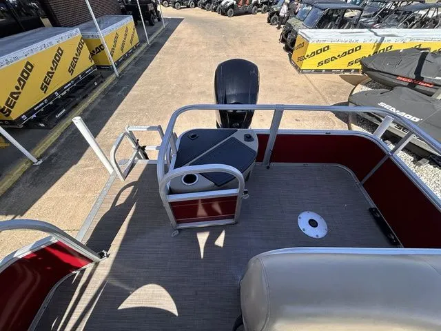 Slide: The Image of Sun Tracker Bass Buggy 18 DLX 2020 - 13