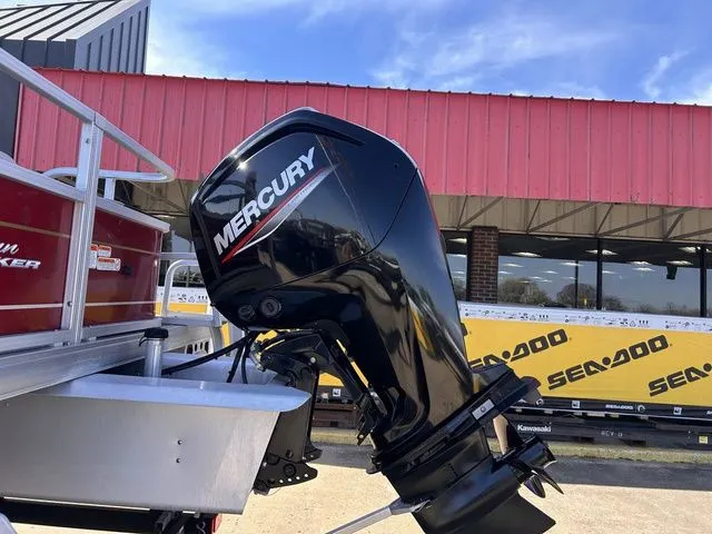 Slide: The Image of Sun Tracker Bass Buggy 18 DLX 2020 - 5