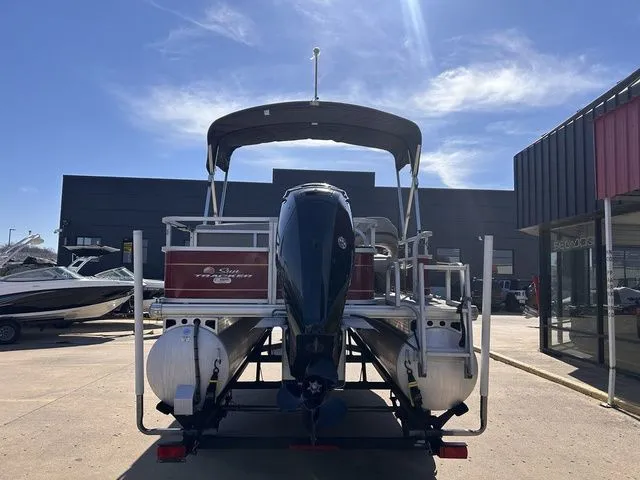 Slide: The Image of Sun Tracker Bass Buggy 18 DLX 2020 - 6