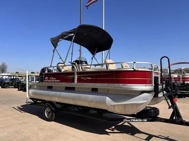 Slide: The Image of Sun Tracker Bass Buggy 18 DLX 2020 - 9