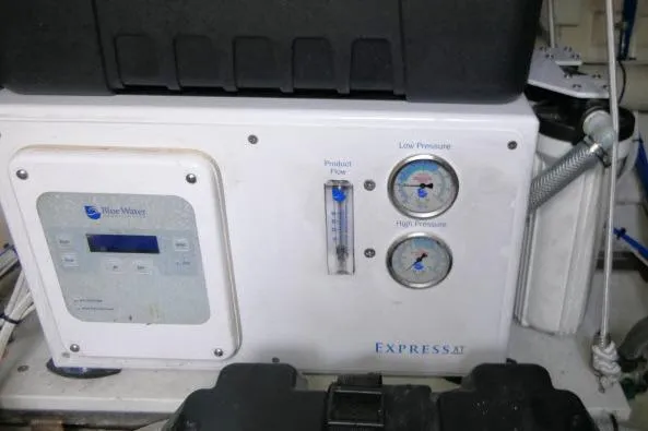 Slide: The Image of Control panel of a 1999 Hampton 490 Pilothouse boat with pressure gauges. - 83