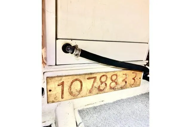 Slide: The Image of 1999 Hampton 490 Pilothouse boat detail with registration number 1078833. - 84