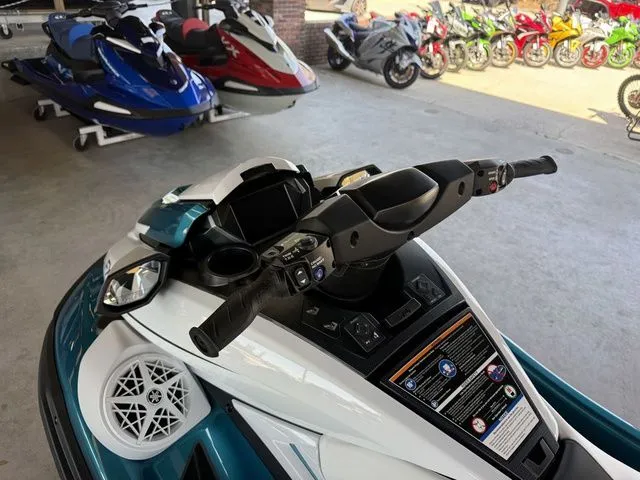 Slide: The Image of Yamaha FX Cruiser HO 2026 - 14