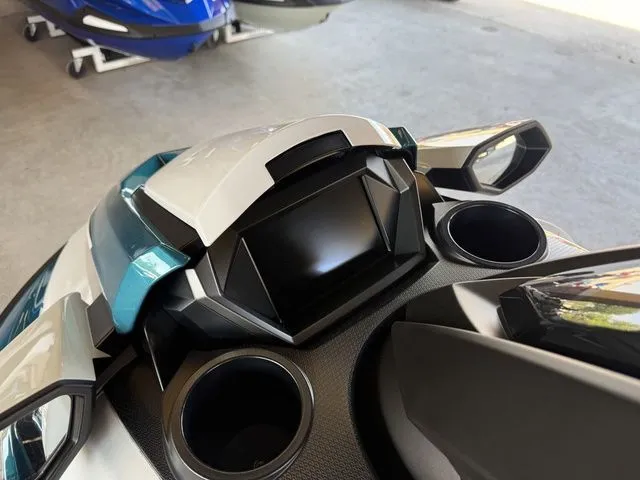 Slide: The Image of Yamaha FX Cruiser HO 2026 - 15