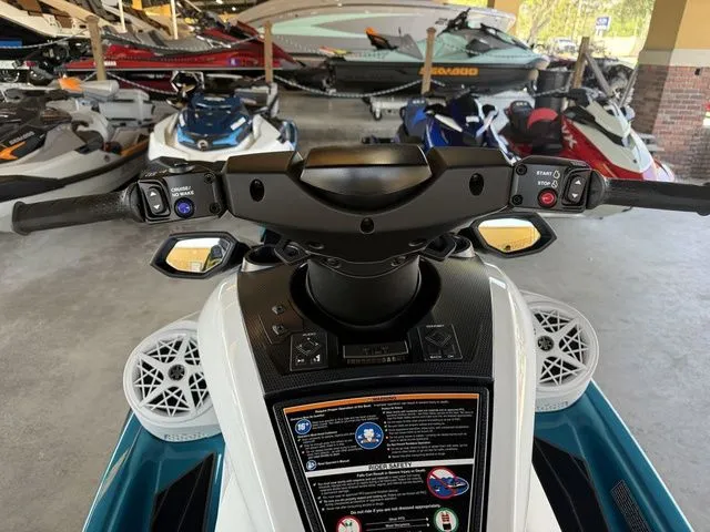 Slide: The Image of Yamaha FX Cruiser HO 2026 - 16