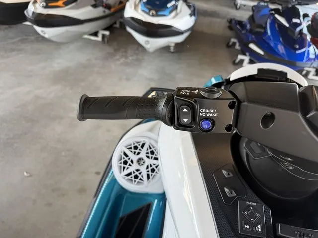 Slide: The Image of Yamaha FX Cruiser HO 2026 - 17