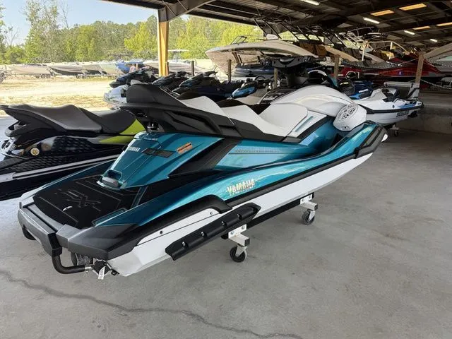 Slide: The Image of Yamaha FX Cruiser HO 2026 - 8