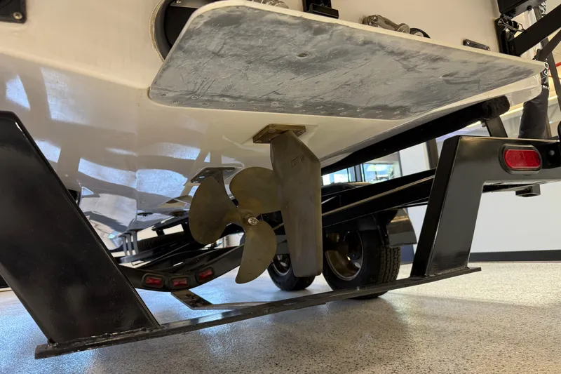 Slide: The Image of 2005 Calabria PRO V boat propeller and trailer detail in a showroom. - 9