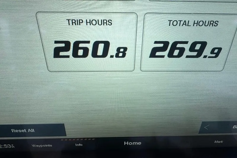 Slide: The Image of Display showing trip hours and total hours for 2022 Sea Hunt Gamefish 27 Coffin Box. - 12