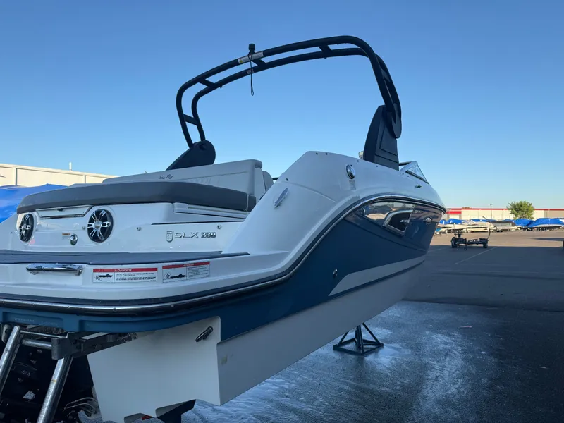 Slide: The Image of Sea Ray SLX 230 2020 - 4