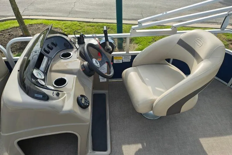Slide: The Image of 2020 Sun Tracker Party Barge 18 helm with steering wheel and captain's chair. - 12