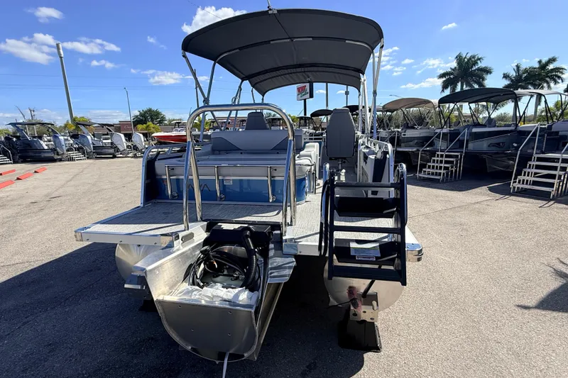 Slide: The Image of 2026 Avalon 2585 Venture 85 VRB Tri Toon boat, high performance, rear view in marina. - 7