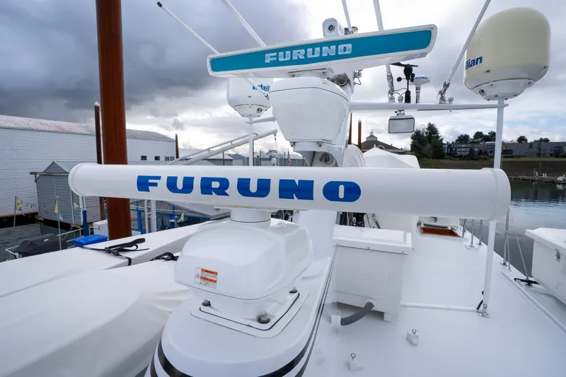 Slide: The Image of Radar equipment on 1965 De Vries Lentsch 64 Motoryacht, featuring Furuno technology. - 81