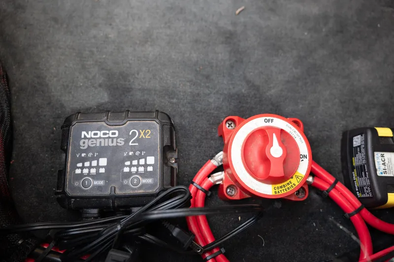 Slide: The Image of NOCO Genius charger and battery switch in 2005 MasterCraft X10 boat. - 27