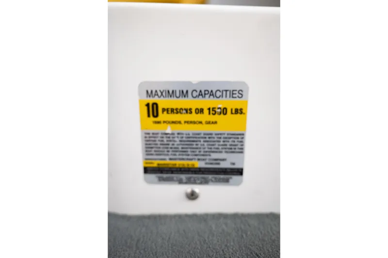 Slide: The Image of Capacity label on 2005 MasterCraft X10 boat: 10 persons or 1550 lbs. - 29