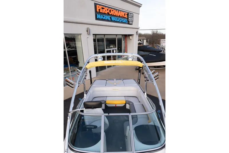 Slide: The Image of 2005 MasterCraft X10 boat at Performance Marine Watersports dealership. - 38