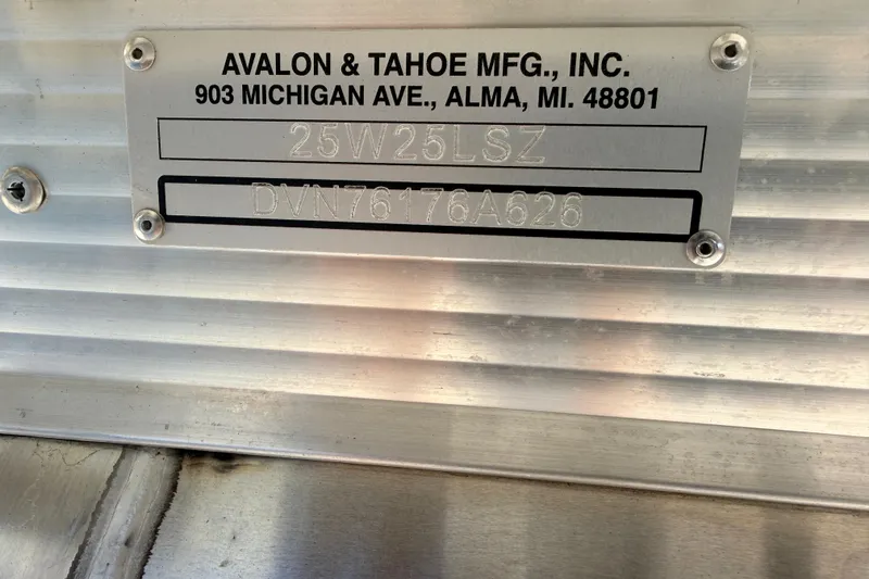 Slide: The Image of Metal identification plate for Avalon 2385 LSZ Versatile Rear Bench, 2026 model. - 27