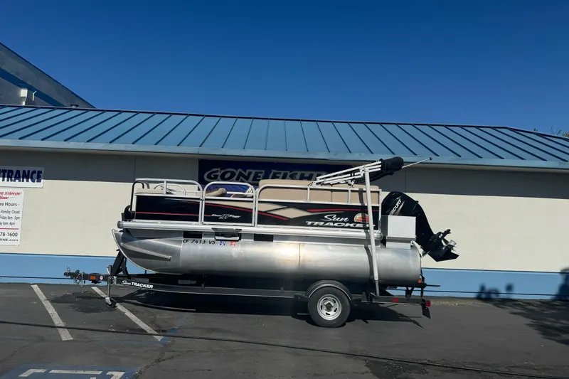 The Image of Sun Tracker Bass Buggy 16 DLX 2019 - undefined