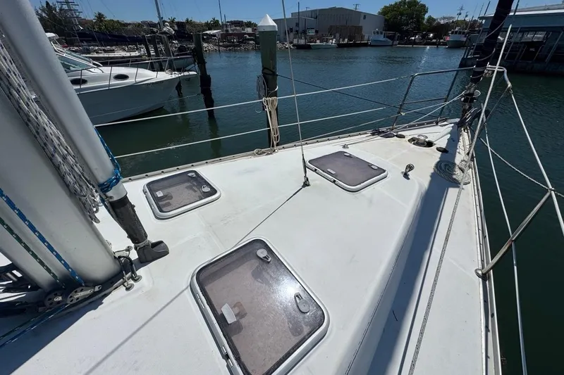 Slide: The Image of 2005 Beneteau Oceanis Clipper 373 sailboat deck view in marina setting. - 15