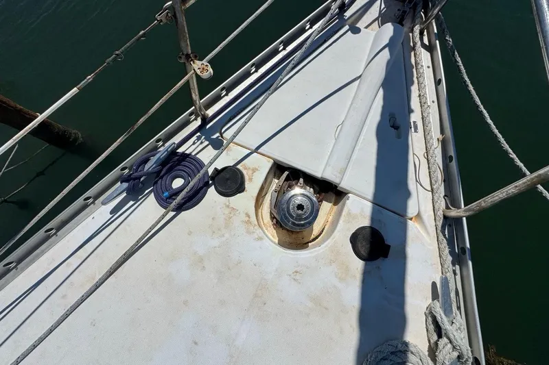 Slide: The Image of Deck of 2005 Beneteau Oceanis Clipper 373 with winch and coiled rope. - 17