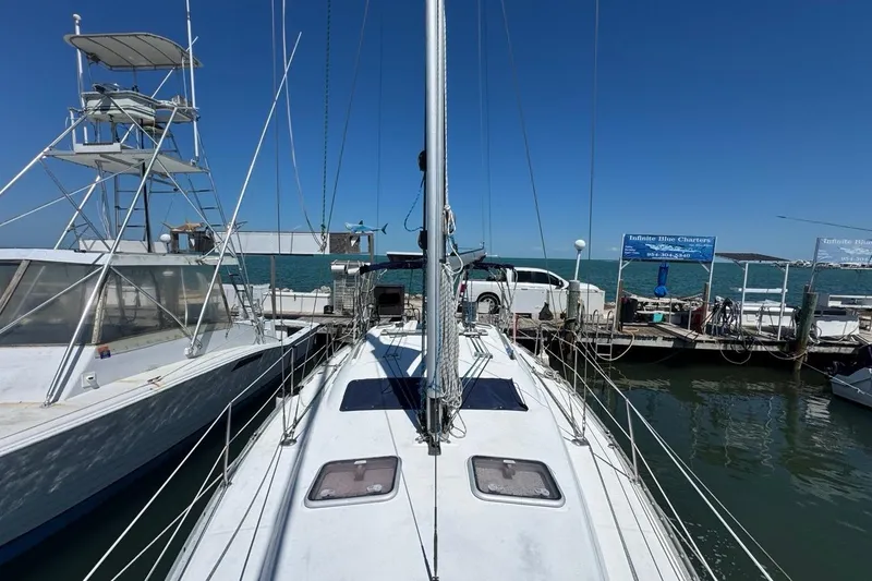 Slide: The Image of 2005 Beneteau Oceanis Clipper 373 sailboat docked at marina with clear blue sky. - 19