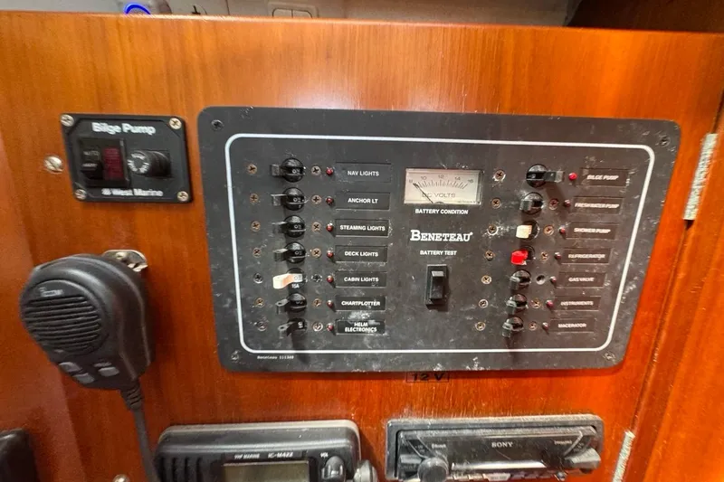 Slide: The Image of Control panel of a 2005 Beneteau Oceanis Clipper 373 sailboat. - 32