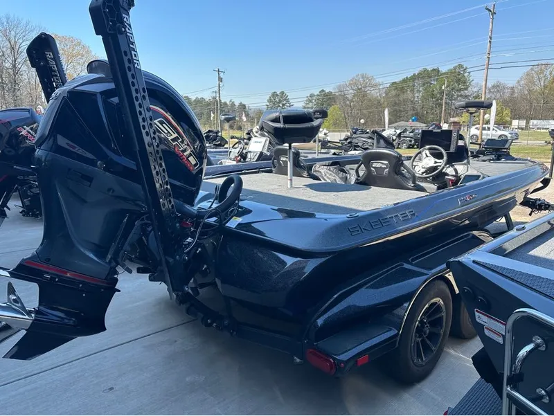 Slide: The Image of Skeeter FXR Series FXR20 Pro 2025 - 12