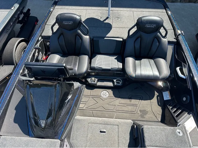 Slide: The Image of Skeeter FXR Series FXR20 Pro 2025 - 17