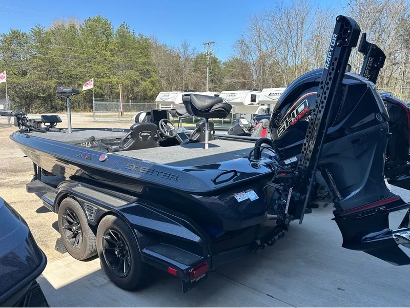 Slide: The Image of Skeeter FXR Series FXR20 Pro 2025 - 6