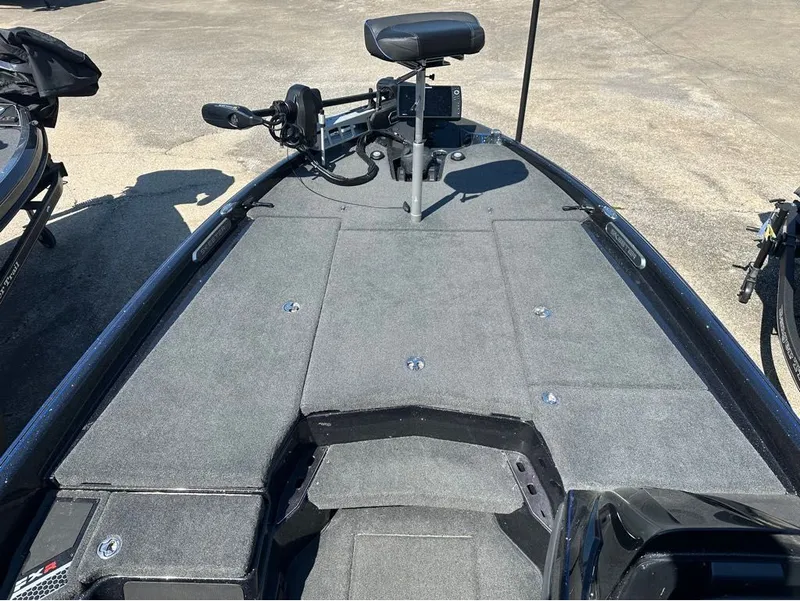 Slide: The Image of Skeeter FXR Series FXR20 Pro 2025 - 9