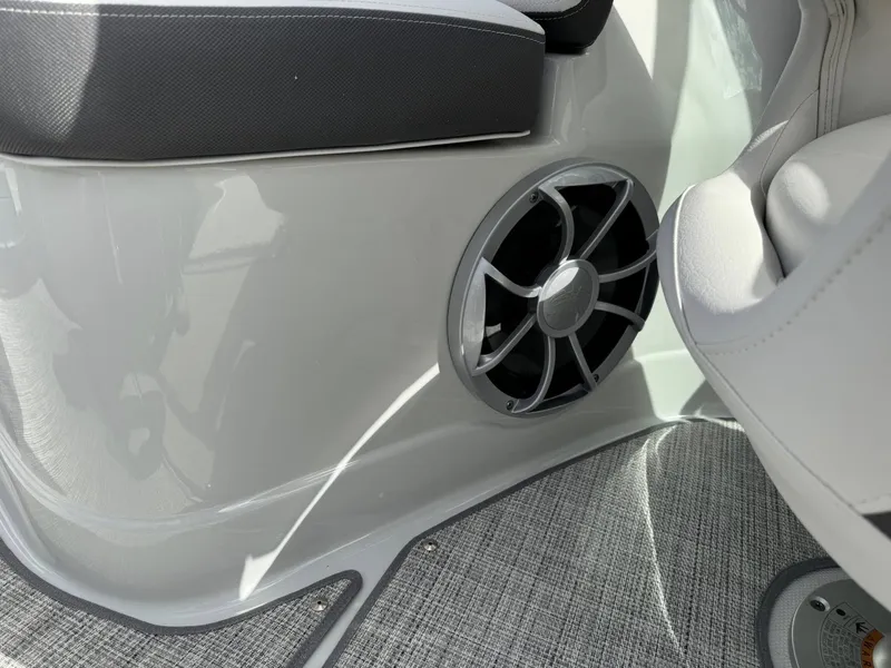 Slide: The Image of Crownline Boats 298 SS 2026 - 11