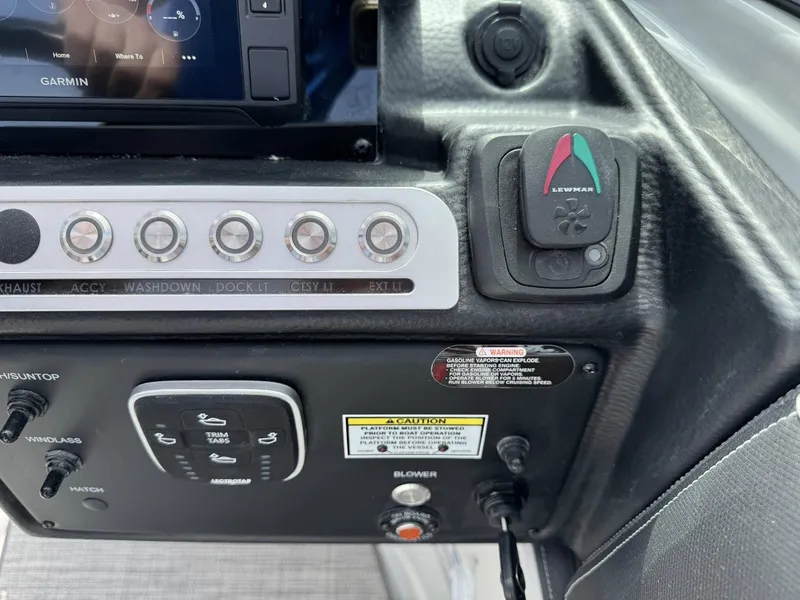 Slide: The Image of Crownline Boats 298 SS 2026 - 28