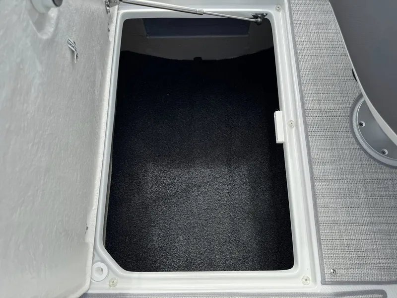 Slide: The Image of Crownline Boats 298 SS 2026 - 29