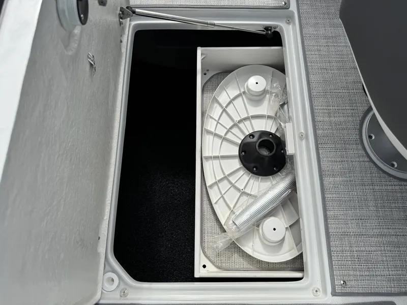 Slide: The Image of Crownline Boats 298 SS 2026 - 3