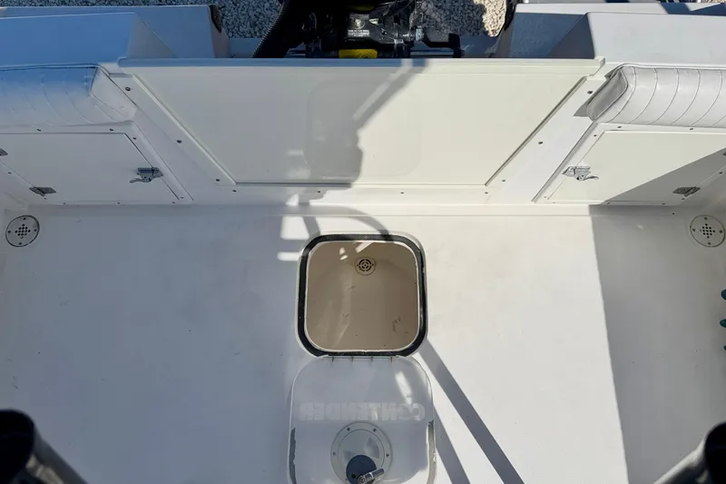 Slide: The Image of 2003 Contender 21 Open boat deck with storage compartments and drain. - 29