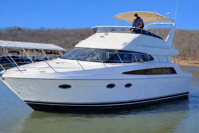 The Image of Carver Yachts 42 Super Sport 2006 - 1