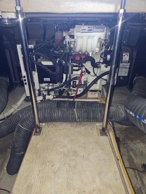 Slide: The Image of Carver Yachts 42 Super Sport 2006 - 18