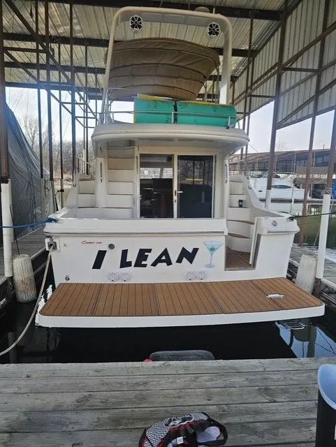 Slide: The Image of Carver Yachts 42 Super Sport 2006 - 5