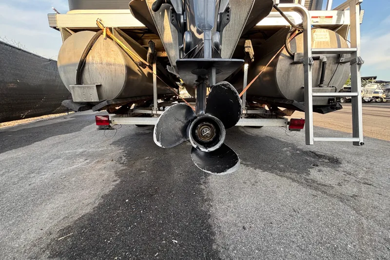 Slide: The Image of Rear view of a 2015 Bennington 20 SSX pontoon boat on a trailer. - 13