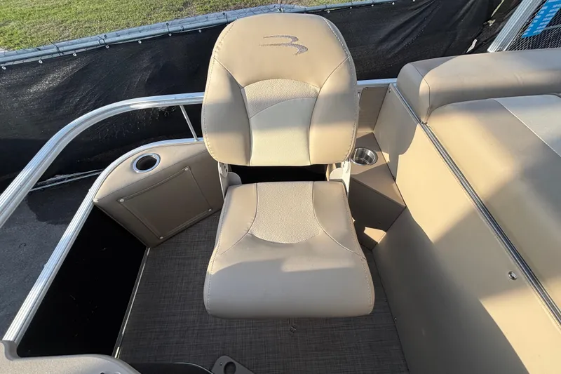 Slide: The Image of Beige captain's chair on 2015 Bennington 20 SSX pontoon boat, featuring cup holders. - 19