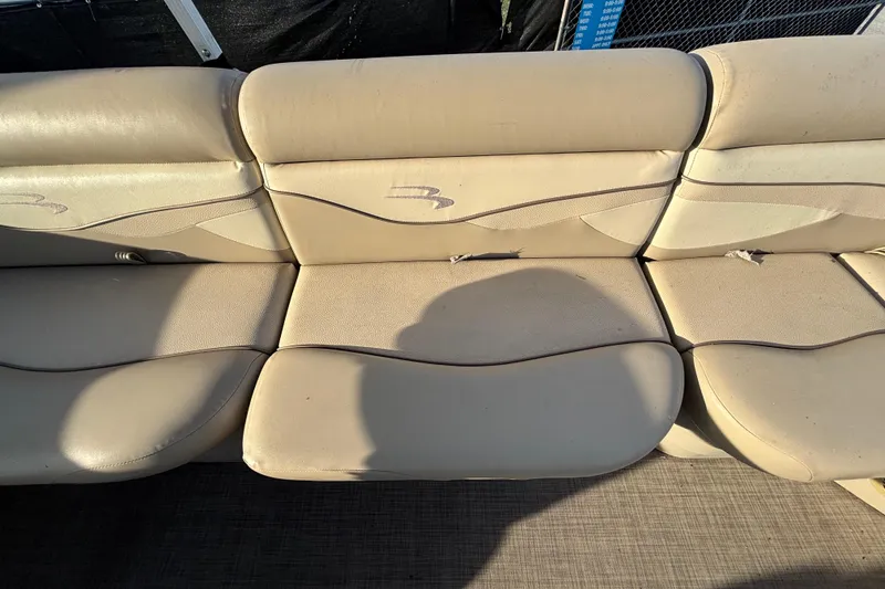 Slide: The Image of Beige seating on a 2015 Bennington 20 SSX boat, showing slight wear. - 43