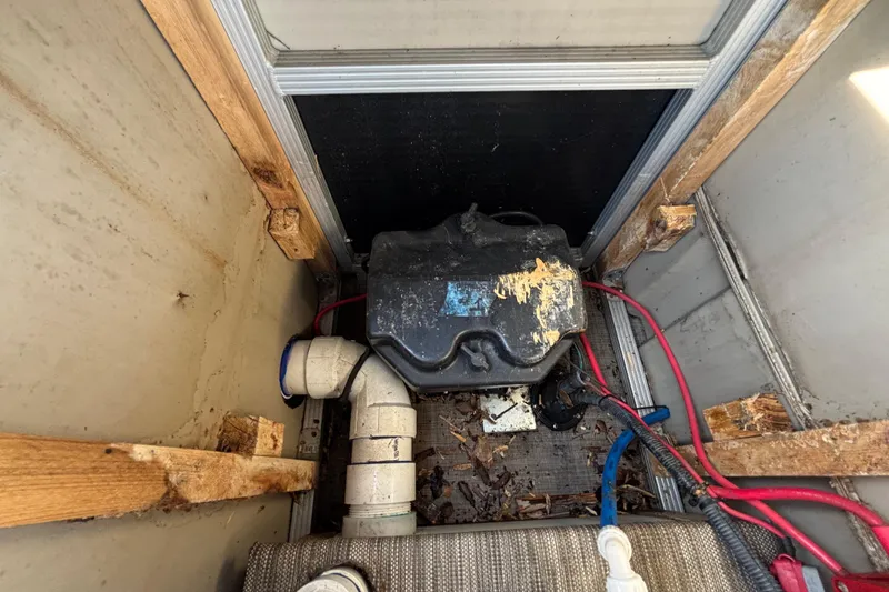 Slide: The Image of 2015 Bennington 20 SSX boat battery compartment with wiring and plumbing. - 60