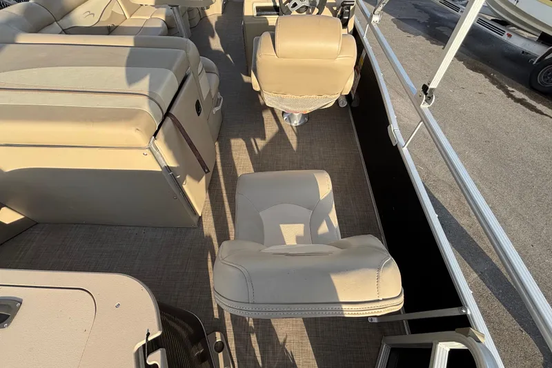 Slide: The Image of Interior of a 2015 Bennington 20 SSX pontoon boat with beige seating. - 63