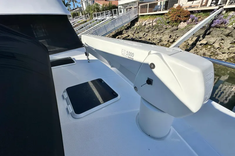 Slide: The Image of 2007 Maritimo 52 yacht deck with ES 1000 Steelhead Marine crane. - 53