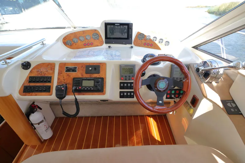Slide: The Image of Sealine F37 2000 - 11