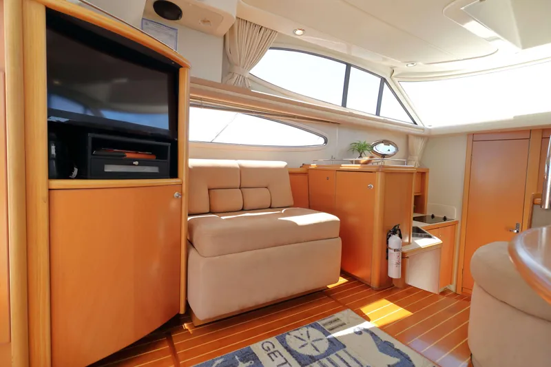 Slide: The Image of Sealine F37 2000 - 18